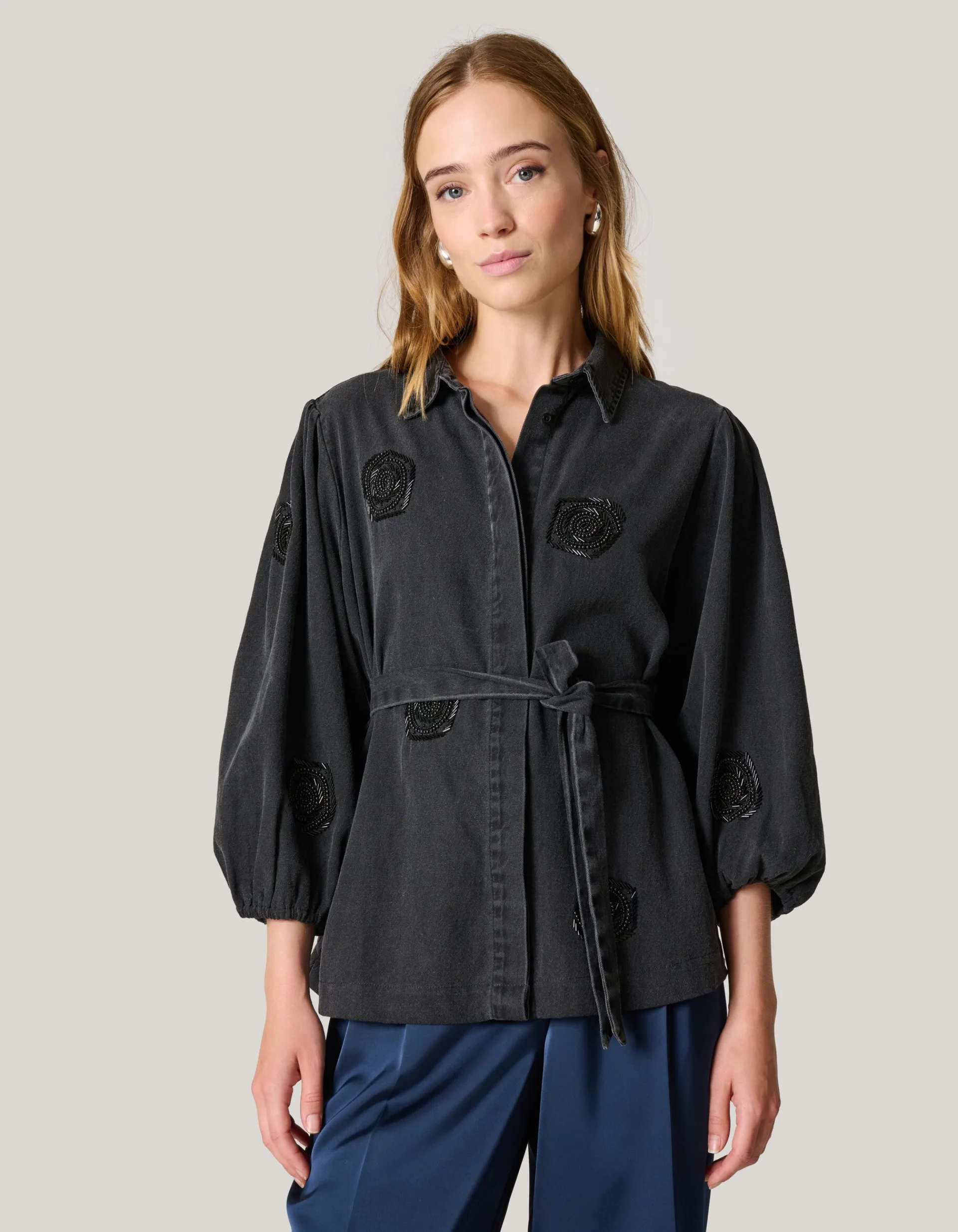 Shoeby Beaded Flower Blouse Donkergrijs<DAMES Blouses