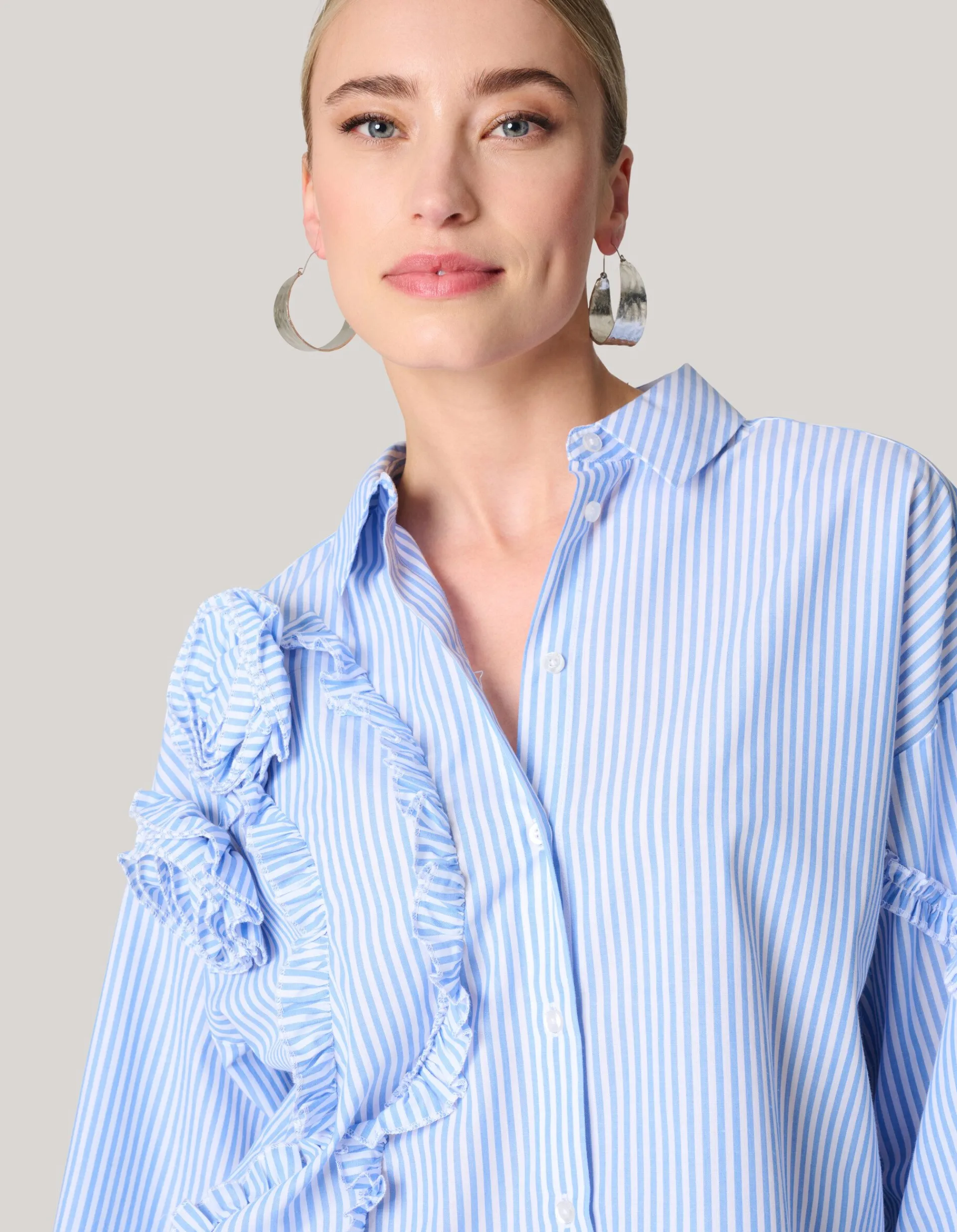 Shoeby Pinstripe Ruffle Blouse Lichtblauw<DAMES Blouses