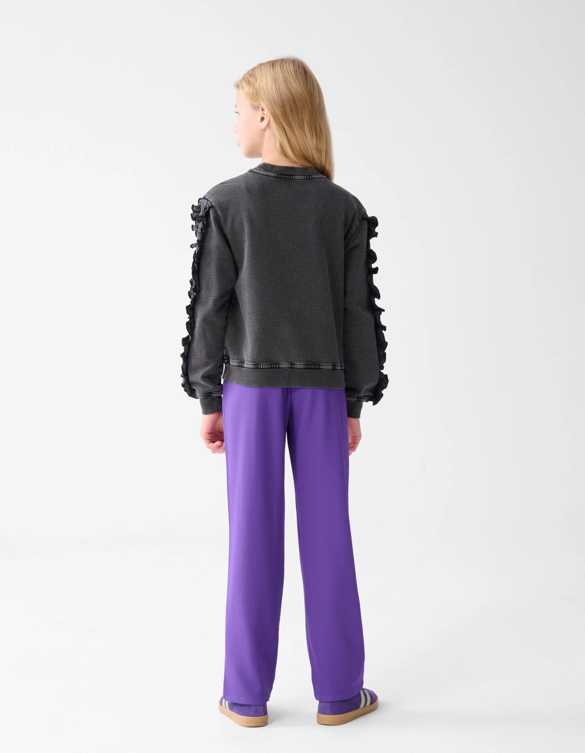 Shoeby Ruffle Embroidery Sweater Donkergrijs< Sweaters En Hoodies